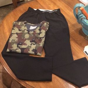 Women’s Sketchers scrub set